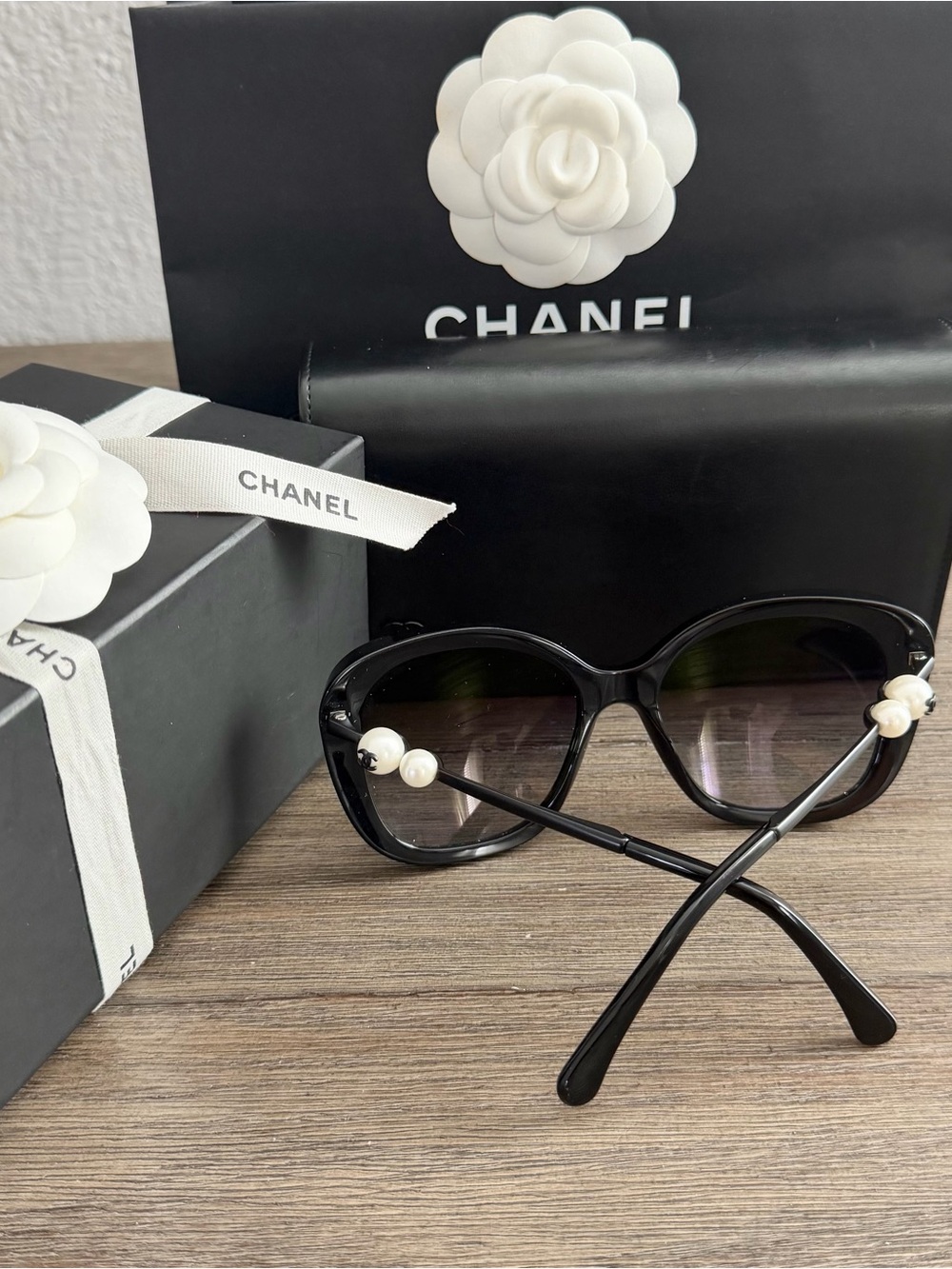 CHANEL Black Oversized Cat-Eye Sunglasses - Picture 3 of 8